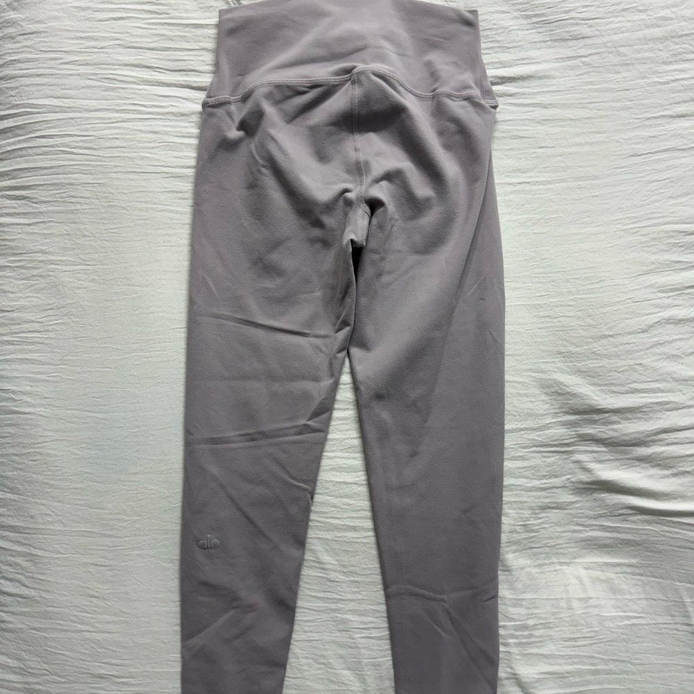 ALO Yoga High-Waist Leggings in Lavender Gray - Picture 2 of 4
